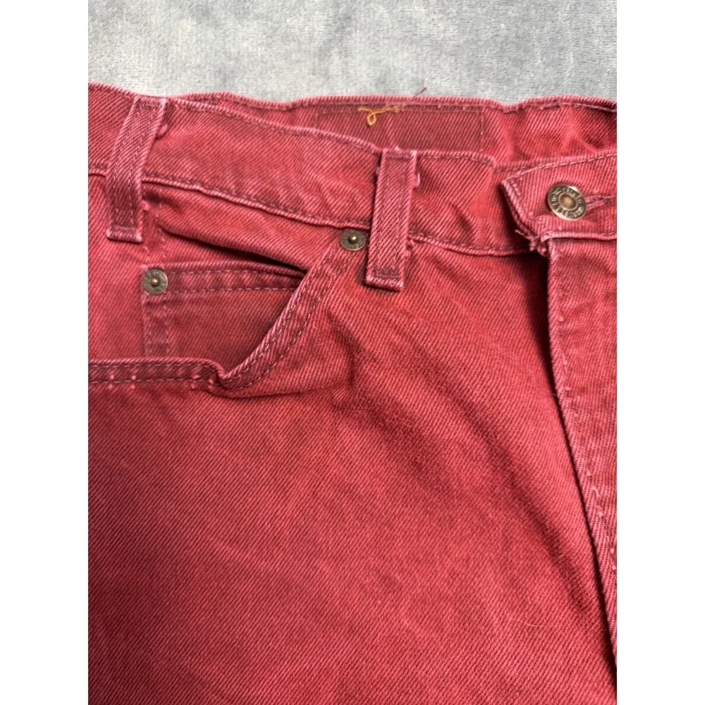 Levis smoke pet